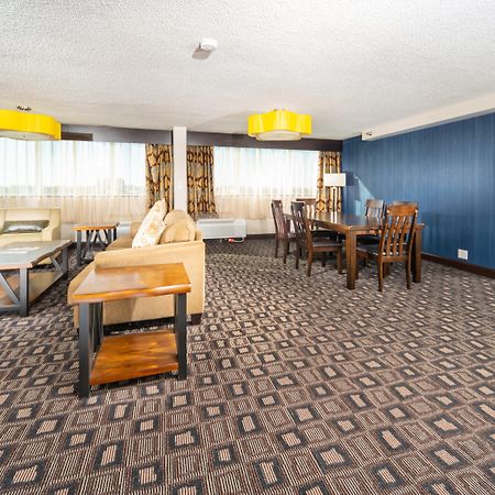 Holiday Inn Louisville East - Hurstbourne By Ihg Exterior foto